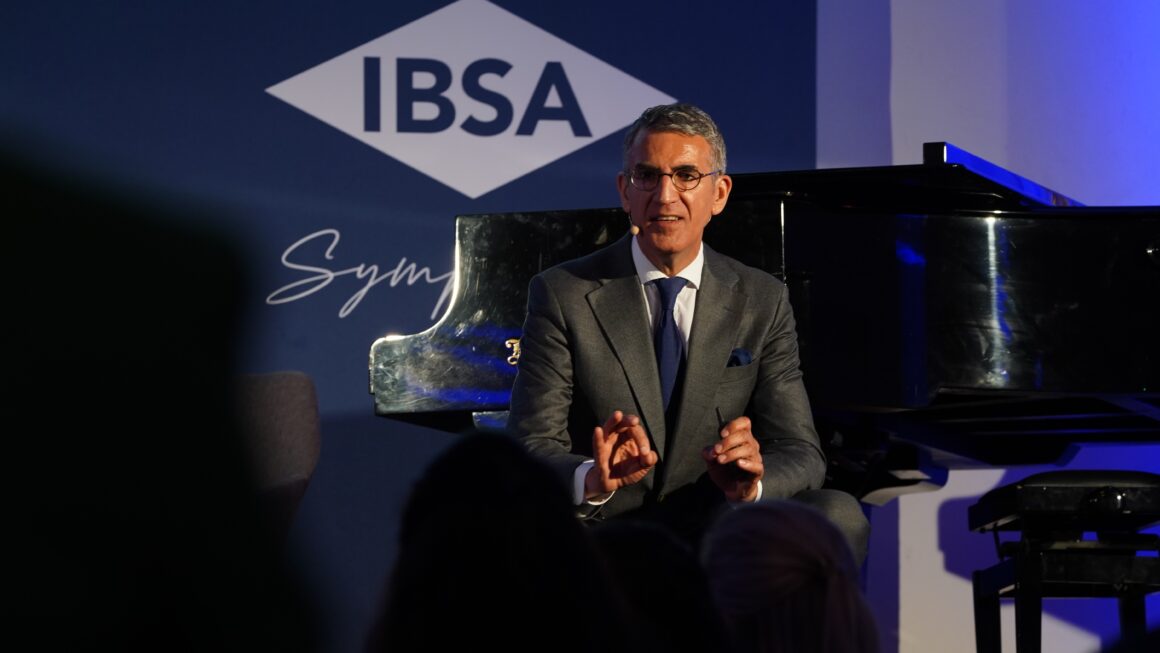 Cover image uploader